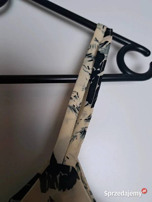 Sukienka w kwiaty na ramiączkach Trąbki Wielkie sprzedam