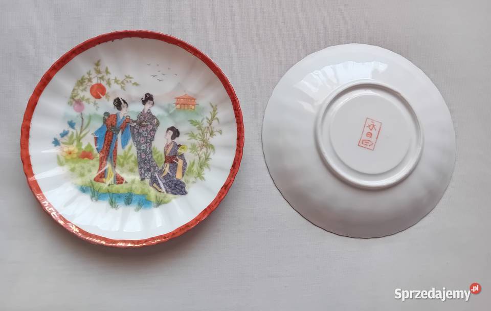 Dwa spodki pod filiżanki stylizowane na Porcelana i szkło