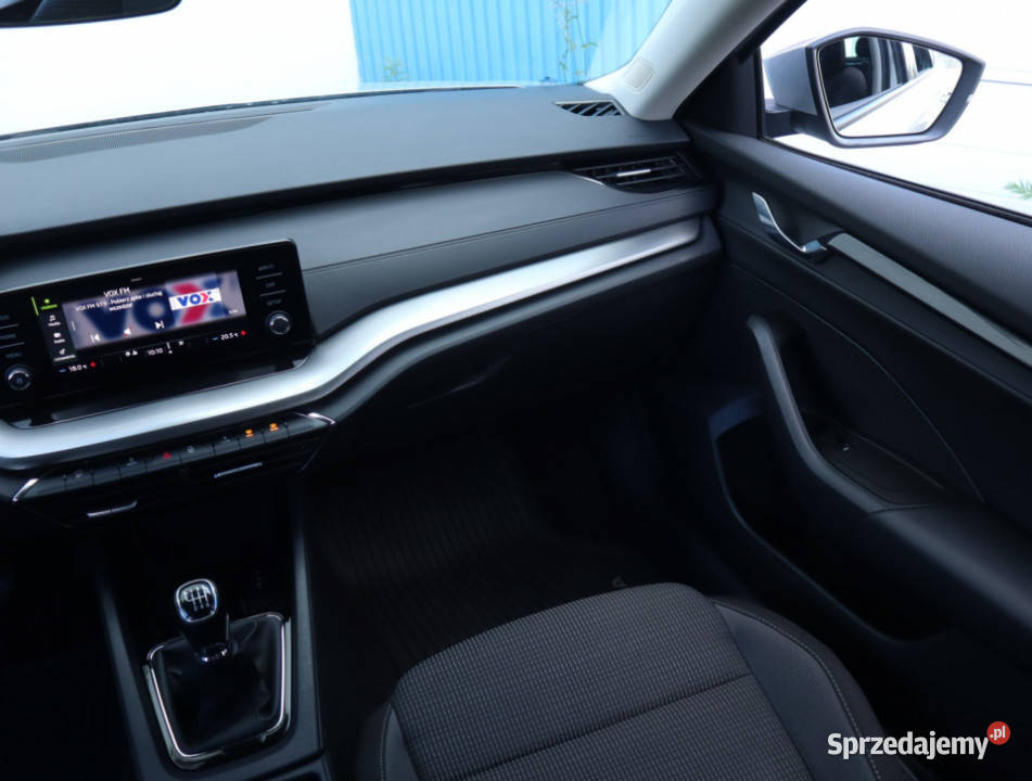Skoda Octavia 15 TSI srebrny