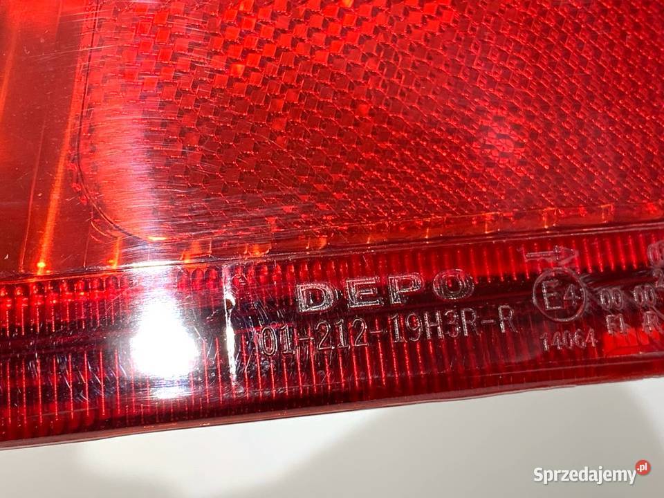 LAMPA PRAWY TYŁ TOYOTA YARIS I Hatchback 9905 osobowe