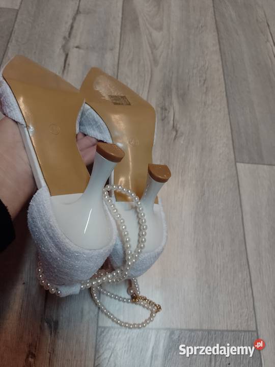 49 Białe bogato zdobione perłami czółenka biały małopolskie Kraków sprzedam