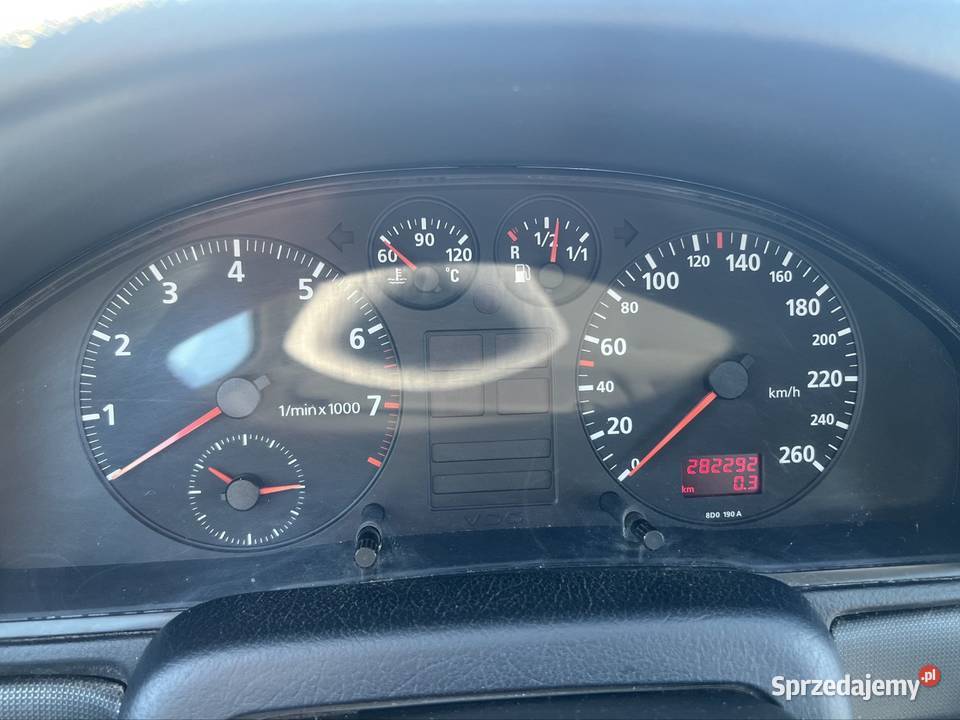 Sprzedam samochód Marki Audi A4 B5 Benzyna Klima elektryczne lusterka A4 Rogów Opolski