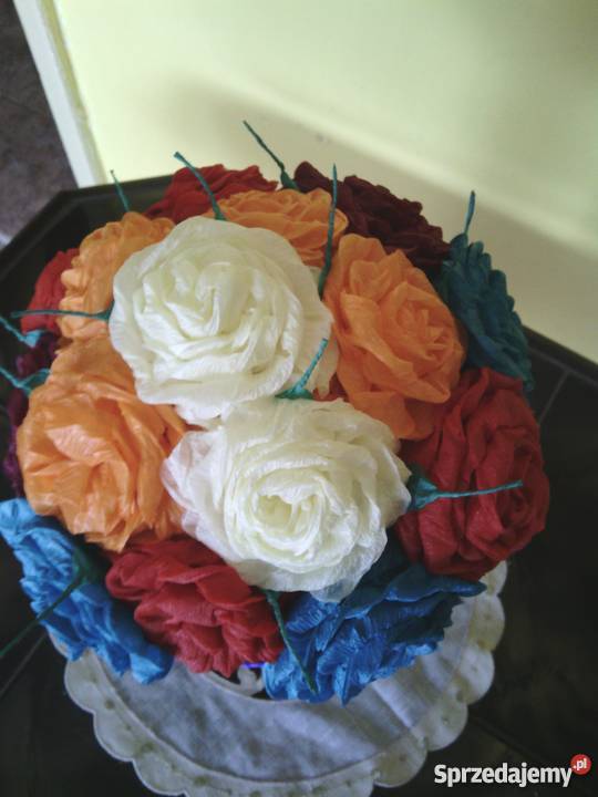 bukiet róż z bibuły Wyczechy