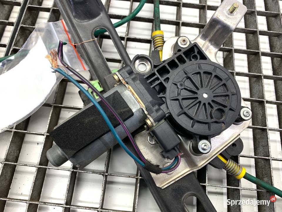 PODNOŚNIK SZYBY PRAWY PRZÓD BMW E46 8251350