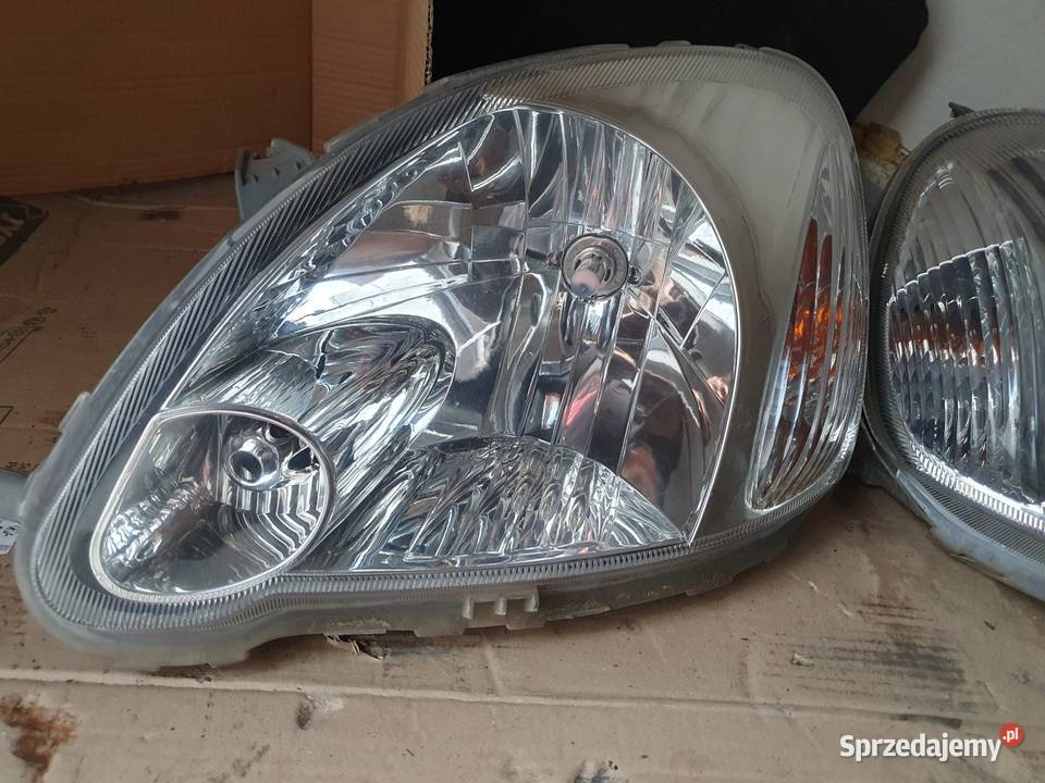 Reflektory lampy przód toyota Yaris p1 Braniewo sprzedam