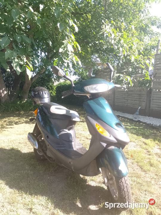Skuter Kinroad z kaskiem