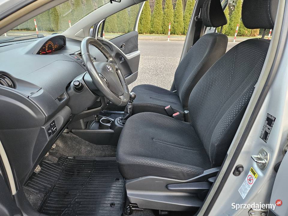 Toyota Yaris 2010 133 100 6 biegów salon Polska radio Rzeszów