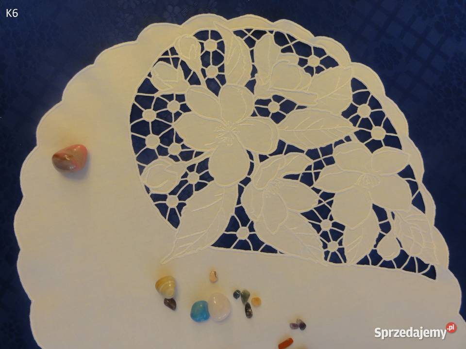 Serwetki białe wyszywane haft Richelieu Lublin