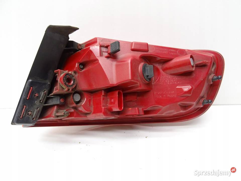 LAMPA LEWA LEWY TYŁ W BŁOTNIK AUDI A4 B8 AVANT