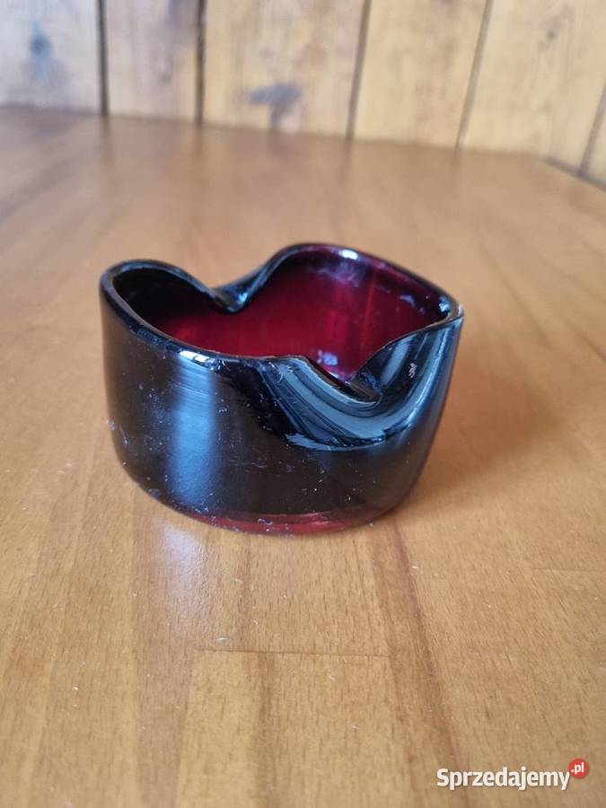 Popielniczka Czerwone szkło Tarnowiec Warszawa