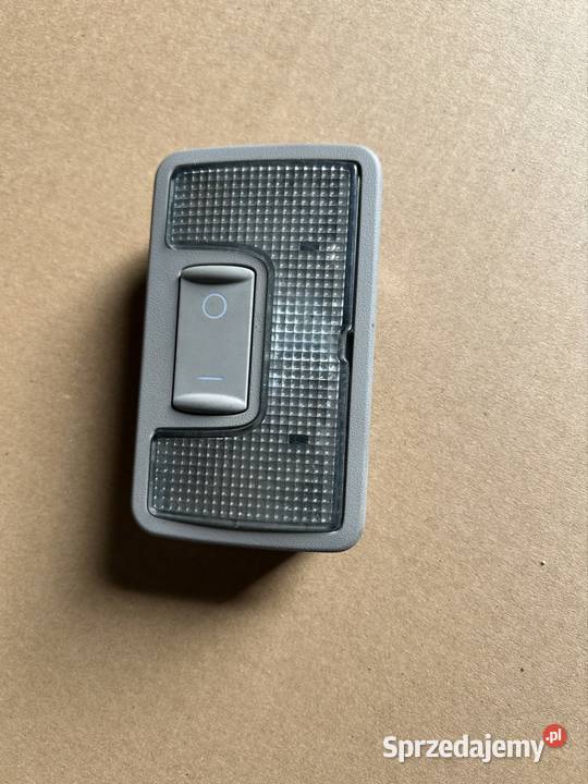 Lampka kabiny Audi a4 b6 kombi 4b9947123