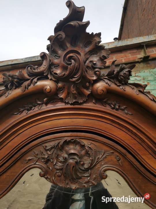 Pięknie rzeźbiona francuska szafa pałacowa