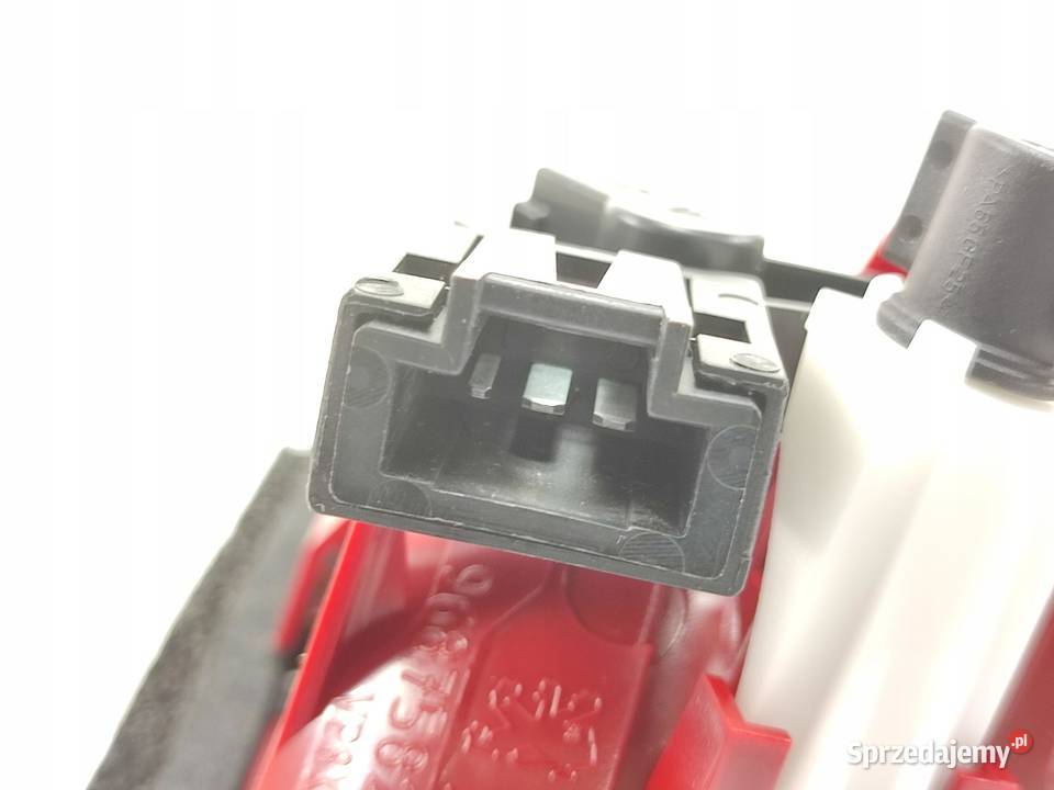 LAMPA PRAWY TYŁ W KLAPĘ CITROEN C5 III RD 2008 Lampy tylne