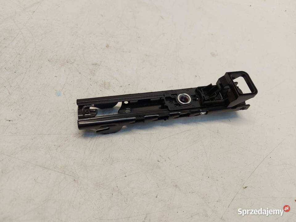 TESLA MODEL Y 2023r Regulacja wysokości pasa Pasy bezpieczeństwa