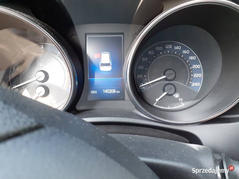 Toyota Auris kombi 14 d4d 2018r lakier metallic Pabianice sprzedam