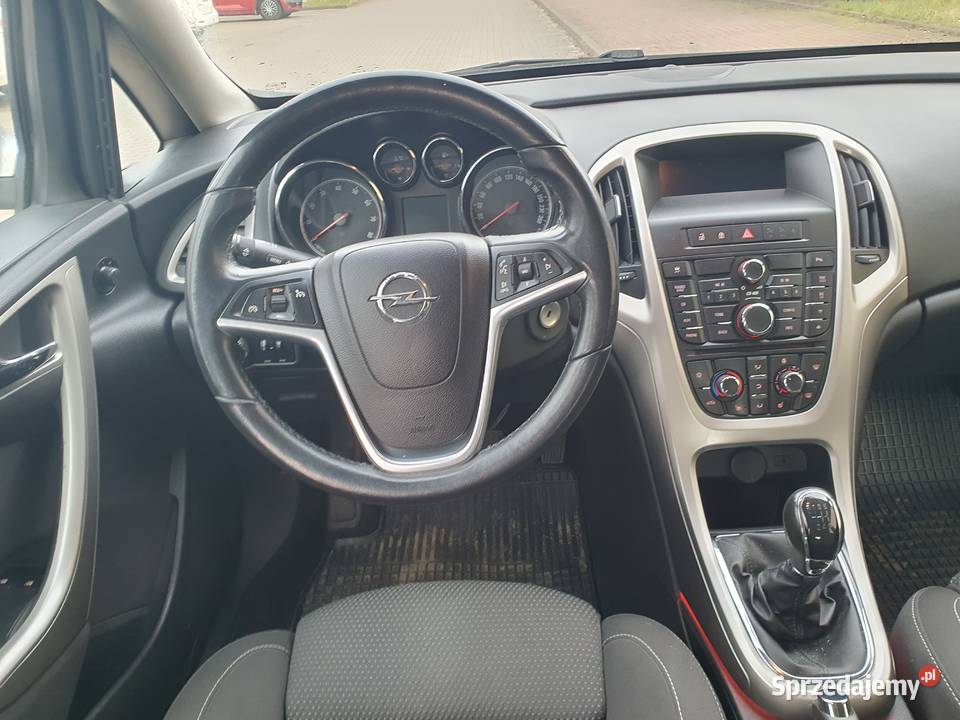 Opel Astra J z silnikiem 14T 120 5d uszkodzony Rok produkcji 2011 Wrocław sprzedam