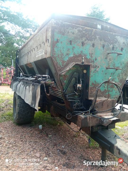 Rozsiewacz wapna żmijkowy 2006r Rozsiewacze nawozów Bolesławiec