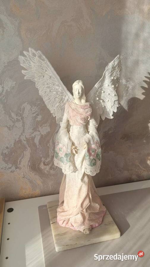 Delikatny Anioł w kolorach ecru i różu z Zamość