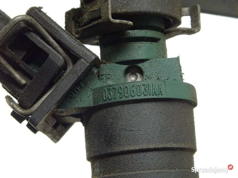 LISTWA WTRYSKOWA WTRYSKIWACZE AUDI A3 8L