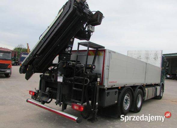 Skrzyniowy skrzynia z tylnym dzwigiem 6x2 Volvo Warszawa