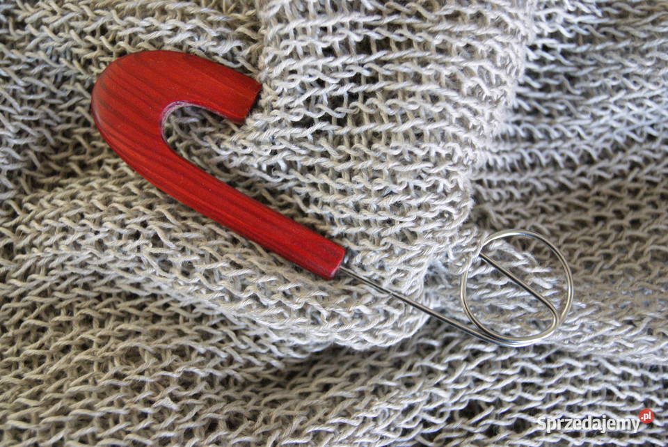 Czerwona brosza agrafka drewno rękodzieło Łódź
