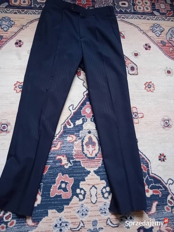 elegancki garnitur czarny szczupły symboliczną mazowieckie Warszawa