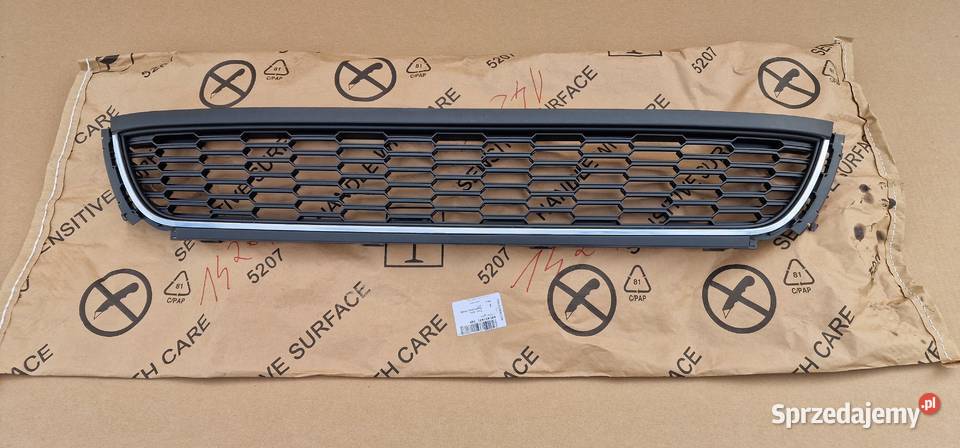 VW POLO 6R KRATKA ZDERZAKA CHROM 6R0853677 Bieleń