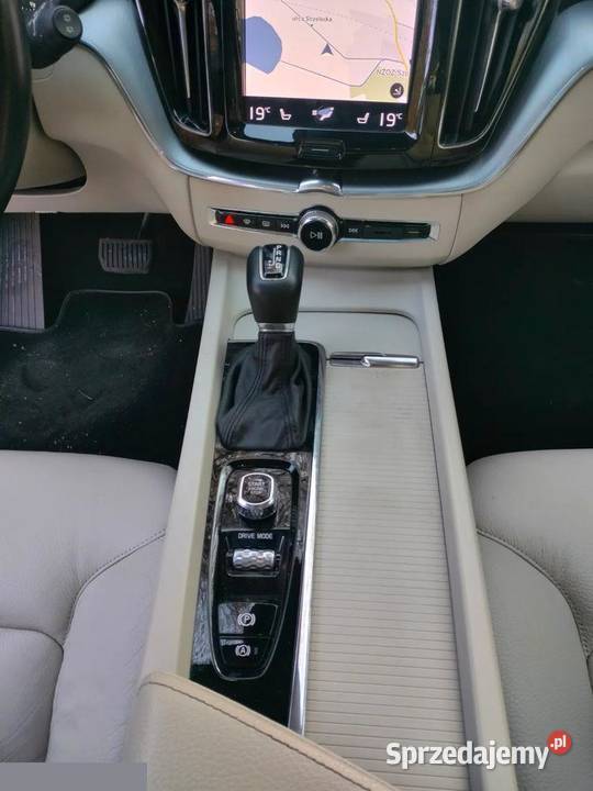 Volvo XC60 T5 4X4 Geartronic Momentum 254 2018r benzyna Kluczbork sprzedam