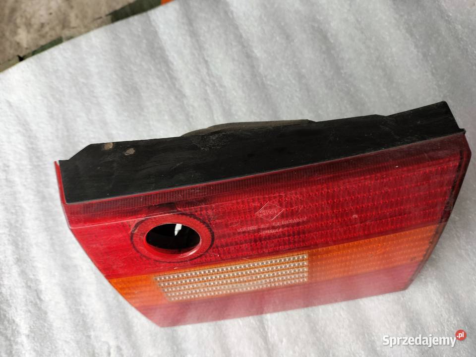 PASSAT B4 KOMBI LAMPA TYŁ TYLNA 3A9945108 Kamień-Kolonia sprzedam