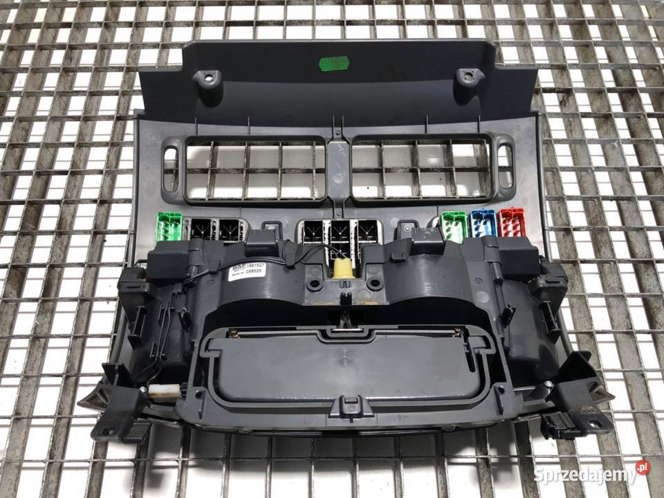 UCHWYT NA NAPOJE DAF XF 1951827 Ciągnik siodłowy