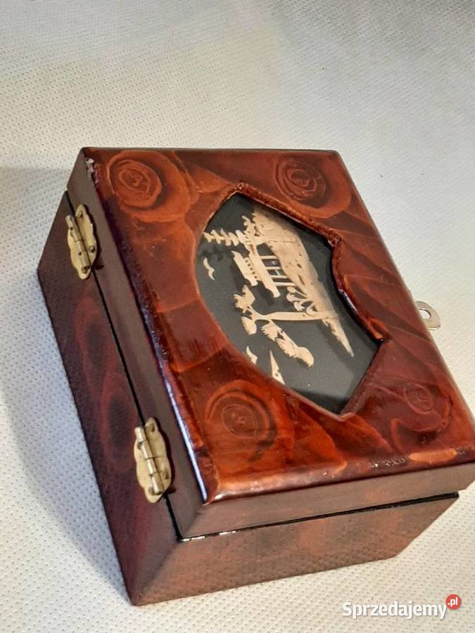 Japońska szkatułkapuzderko bogato zdobiona słomą Inowrocław