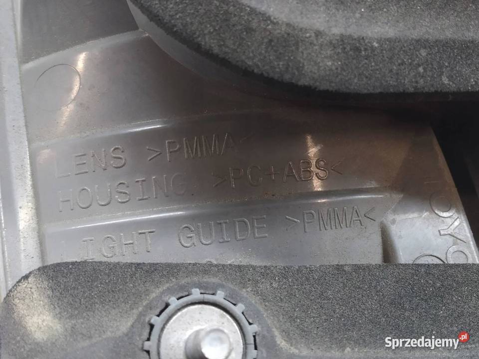 LAMPA TYŁ W KLAPĘ LEWA SEDAN EU T27 Toyota świętokrzyskie sprzedam
