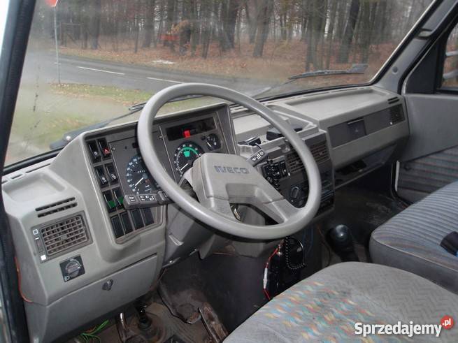 Sprzedam IVECO DAILY 3510 28Td winda Samochody dostawcze Chojnice