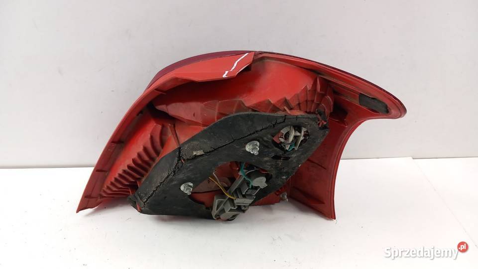 TOYOTA YARIS II HB LAMPA TYŁ LEWY Zbierkowo