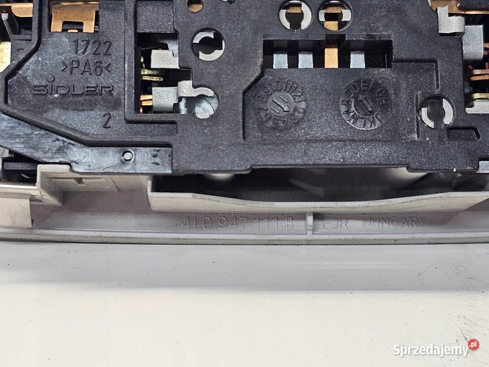 OŚWIETLENIE KABINY AUDI A6 C6 KOMBI 4L0947111B osobowe Przystajń
