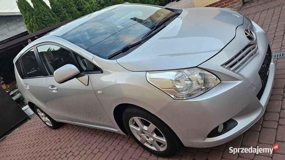 Toyota Verso 16 132 7 osobowa 160tyskm 2009r manualna Zarszyn