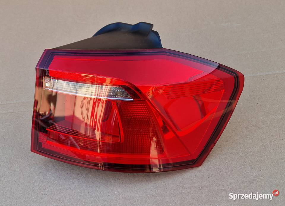 VW GOLF SPORTSVAN LAMPA PRAWA TYŁ TYLNA IDEALNA Bieleń
