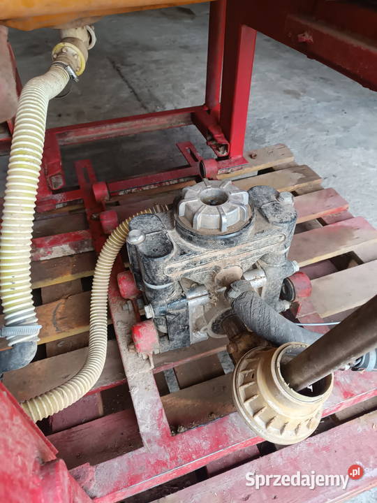 Opryskiwacz 800L 1215m Bychawa sprzedam