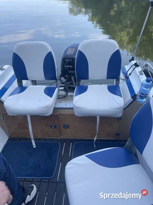 Łódź motorowa kabinowa z silnikiem Wałcz