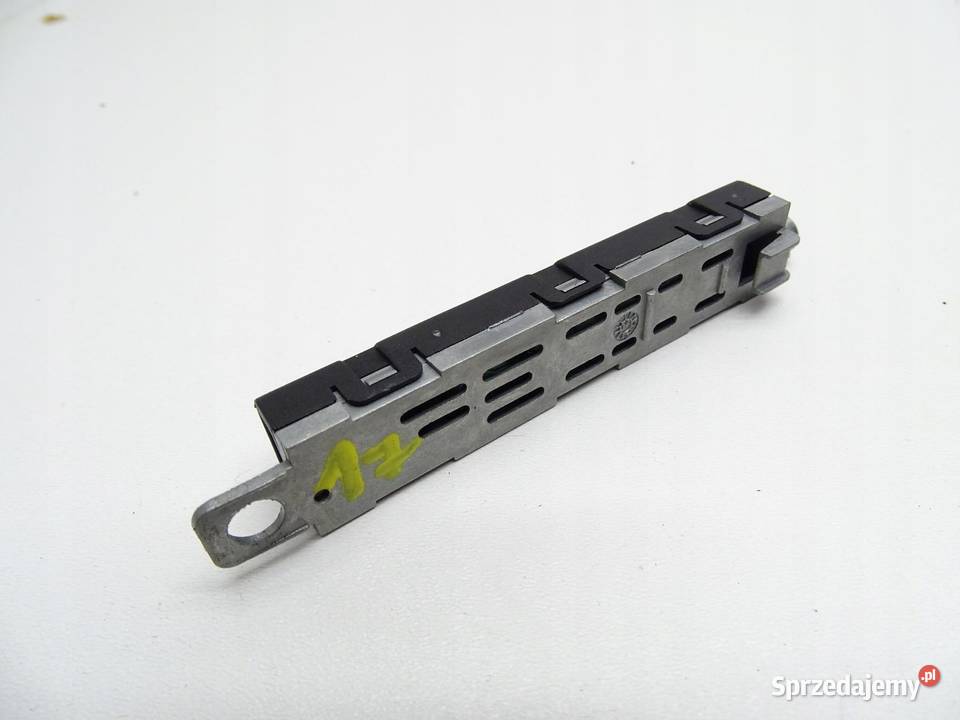 WZMACNIACZ ANTENY ANTENOWY AUDI A1 8X 8X4035225E
