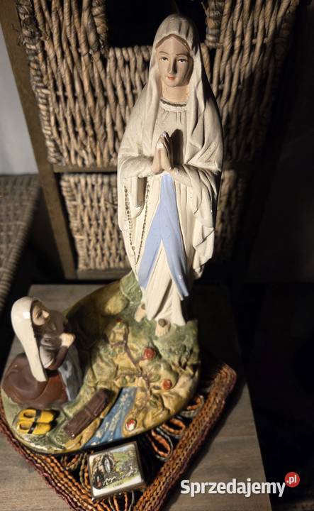 Stara figurka z gipsu Matka Boska z Bernadettą z Łask