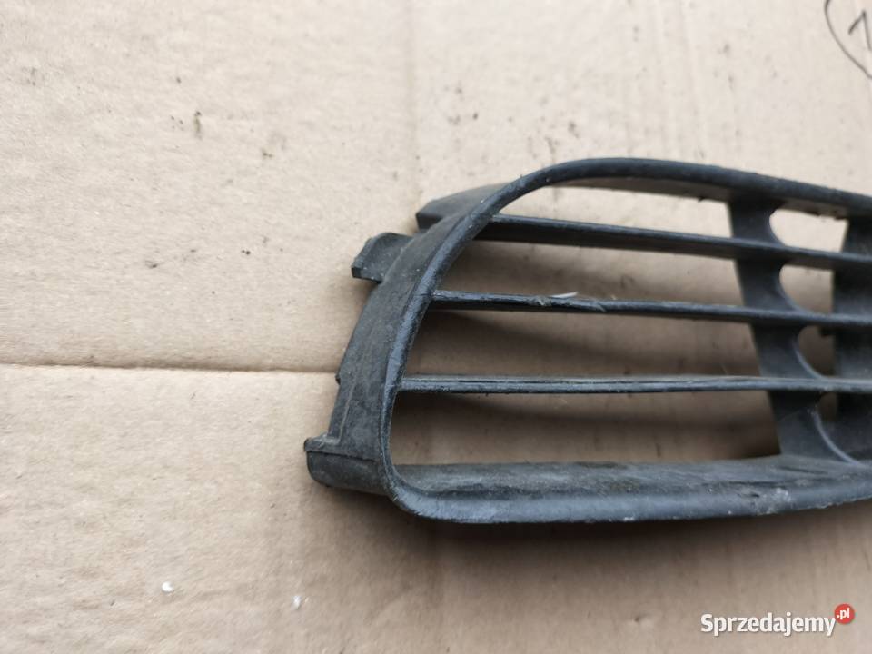 AUDI A4 B5 A4B5 8D0807345 KRATKA ZDERZAKA osobowe Pozostałe Kamień-Kolonia sprzedam