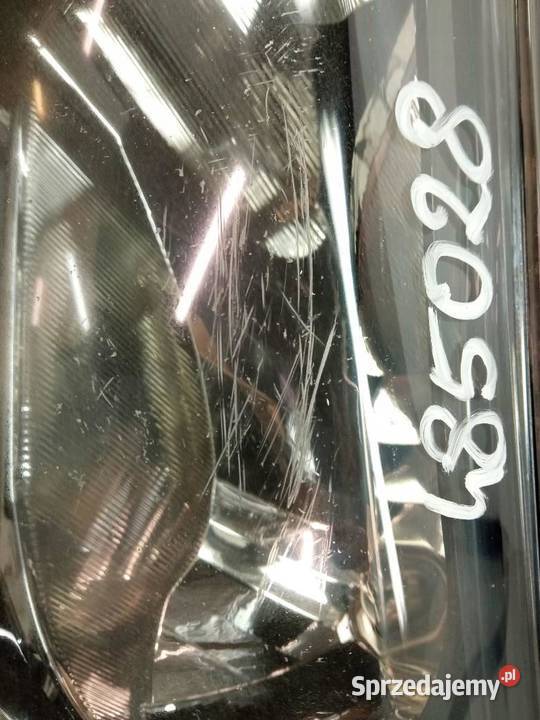 LAMPA PRZÓD LEWA USZK 260605312R Dacia Sandero Lampy przednie Lampy przednie