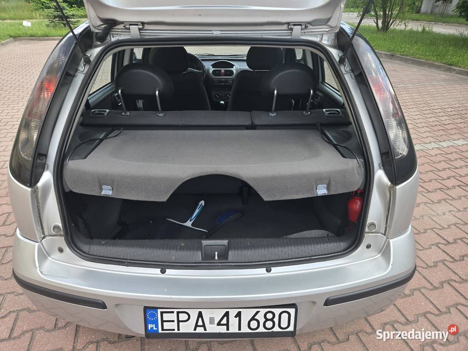 Opel Corsa 10 benzyna 2004 długie opłaty łódzkie sprzedam