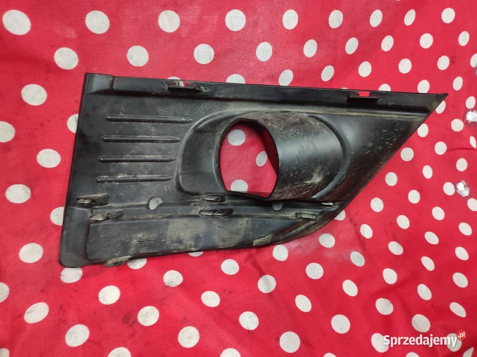 Lewa kratka zderzaka zaślepka ramka halogenu
