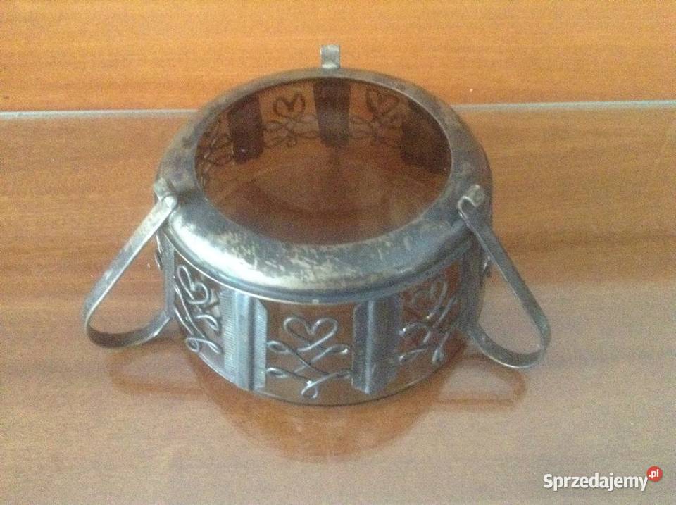 Stara cukiernica z metaloplastyki ze szklanym