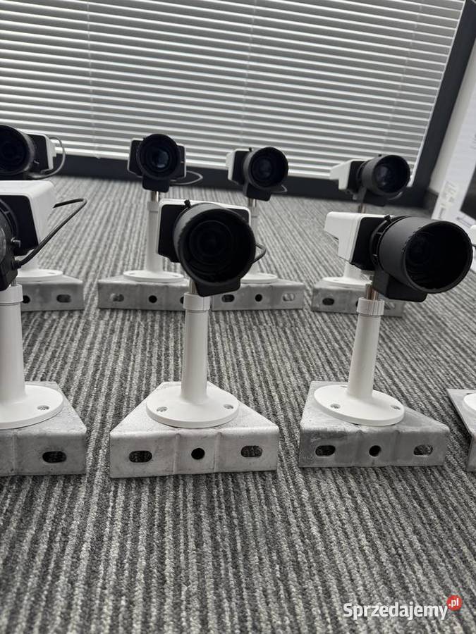 Zestaw 11 kamer przemysłowych AXIS M1137 stan Wrocław