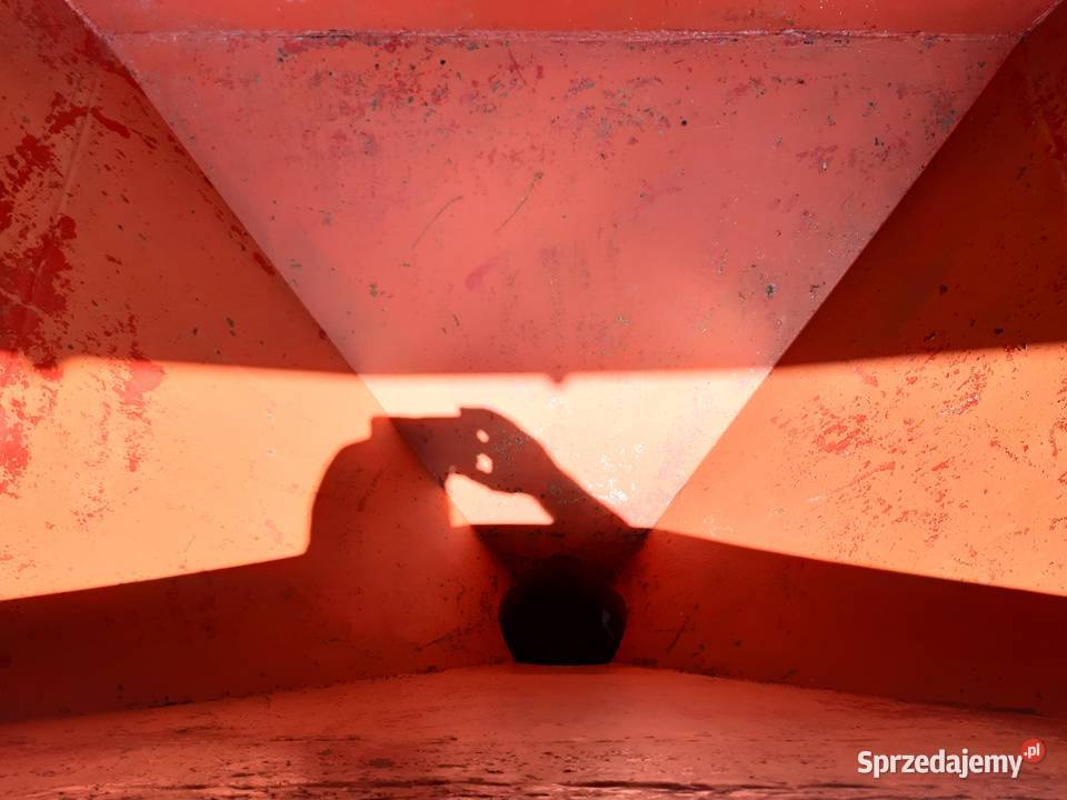 Sprzedam posypywarkę traktorem Czarna Góra