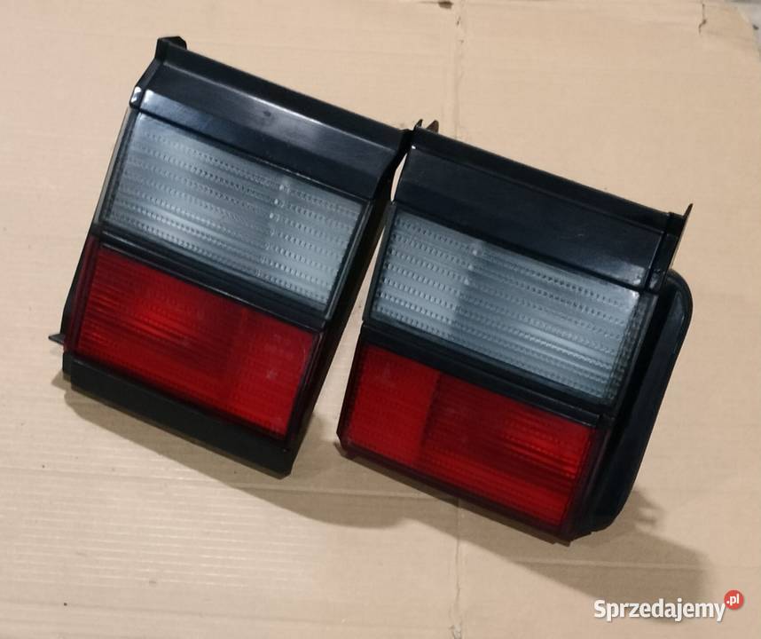 VW Passat B3 komplet lamp tylnich w klapę osobowe Środa Wielkopolska sprzedam