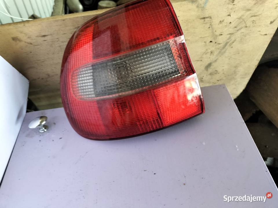 Lampa Tylna Lewa VOLVO V 40 V40 Kamień-Kolonia